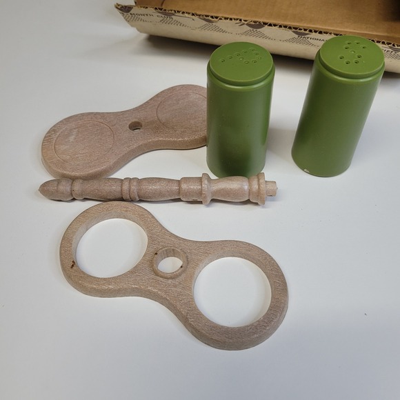 Vintage National Handcraft Society Make N Shake Salt Pepper Shaker Set Wood Rack - Picture 3 of 6